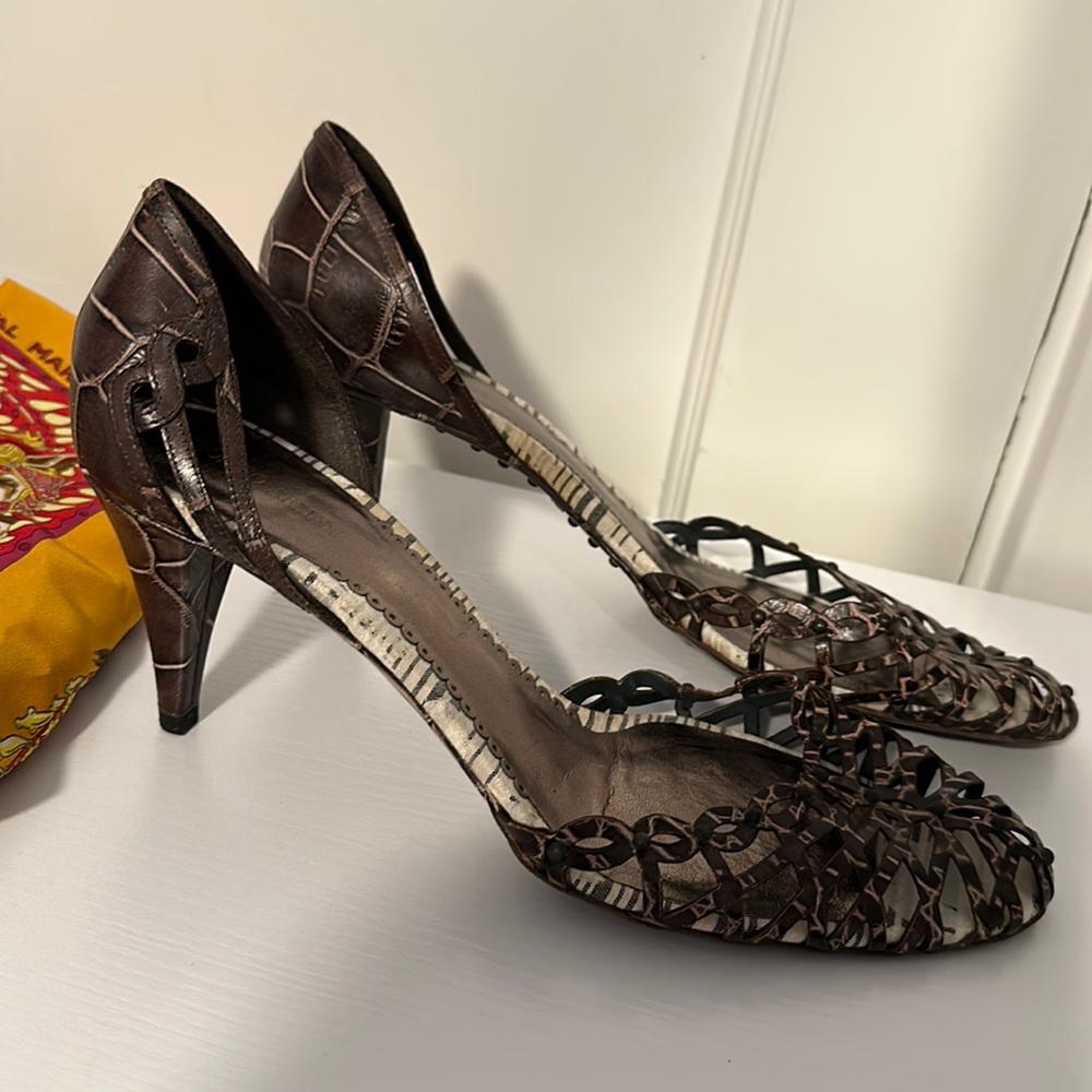 Giorgio Armani classic leather pumps shoes excellent condition, well-kept